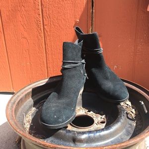 Black Sorel booties